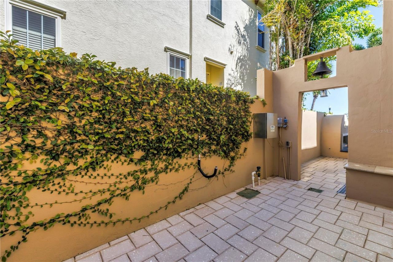 2410 Coffee Pot Boulevard Ne, Saint Petersburg, FL 33704 Photo