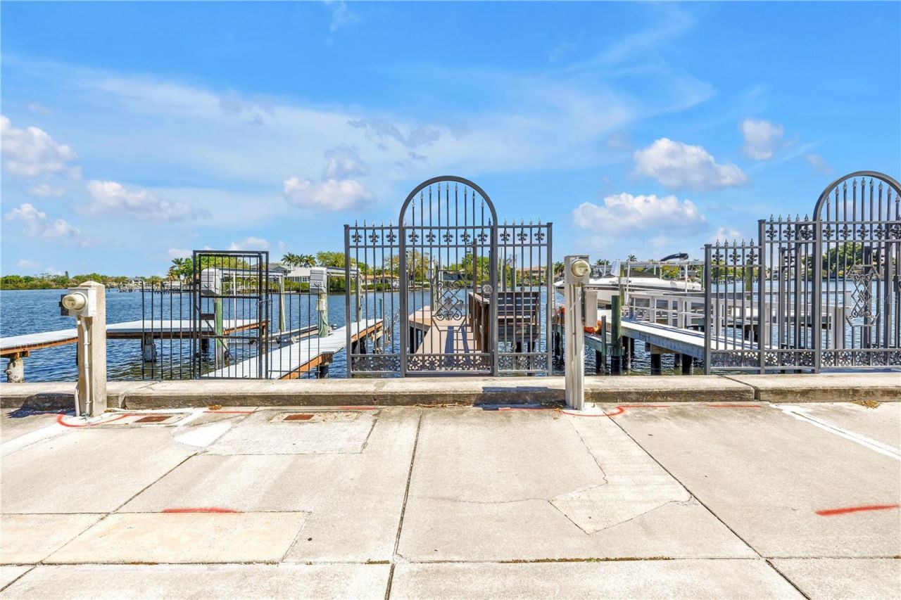 2410 Coffee Pot Boulevard Ne, Saint Petersburg, FL 33704 Photo