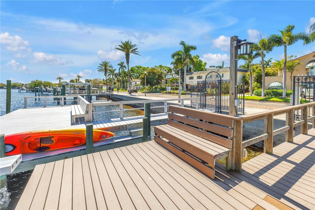 2410 Coffee Pot Boulevard Ne, Saint Petersburg, FL 33704 Photo