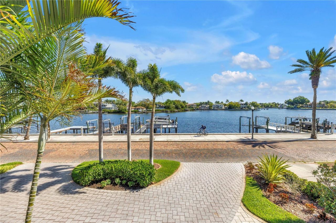 2410 Coffee Pot Boulevard Ne, Saint Petersburg, FL 33704 Photo