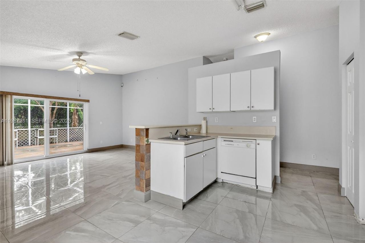 2481 SW 102nd Ave, Miramar, FL 33025 Photo