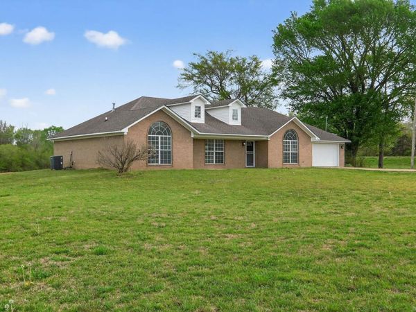 2 Green Meadows Drive, Vilonia, AR 72173