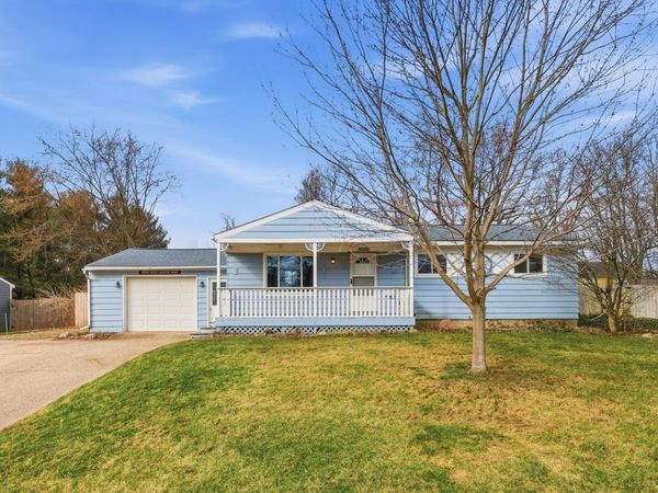 4579 Bekinshire Drive NW, Comstock Park, MI 49321