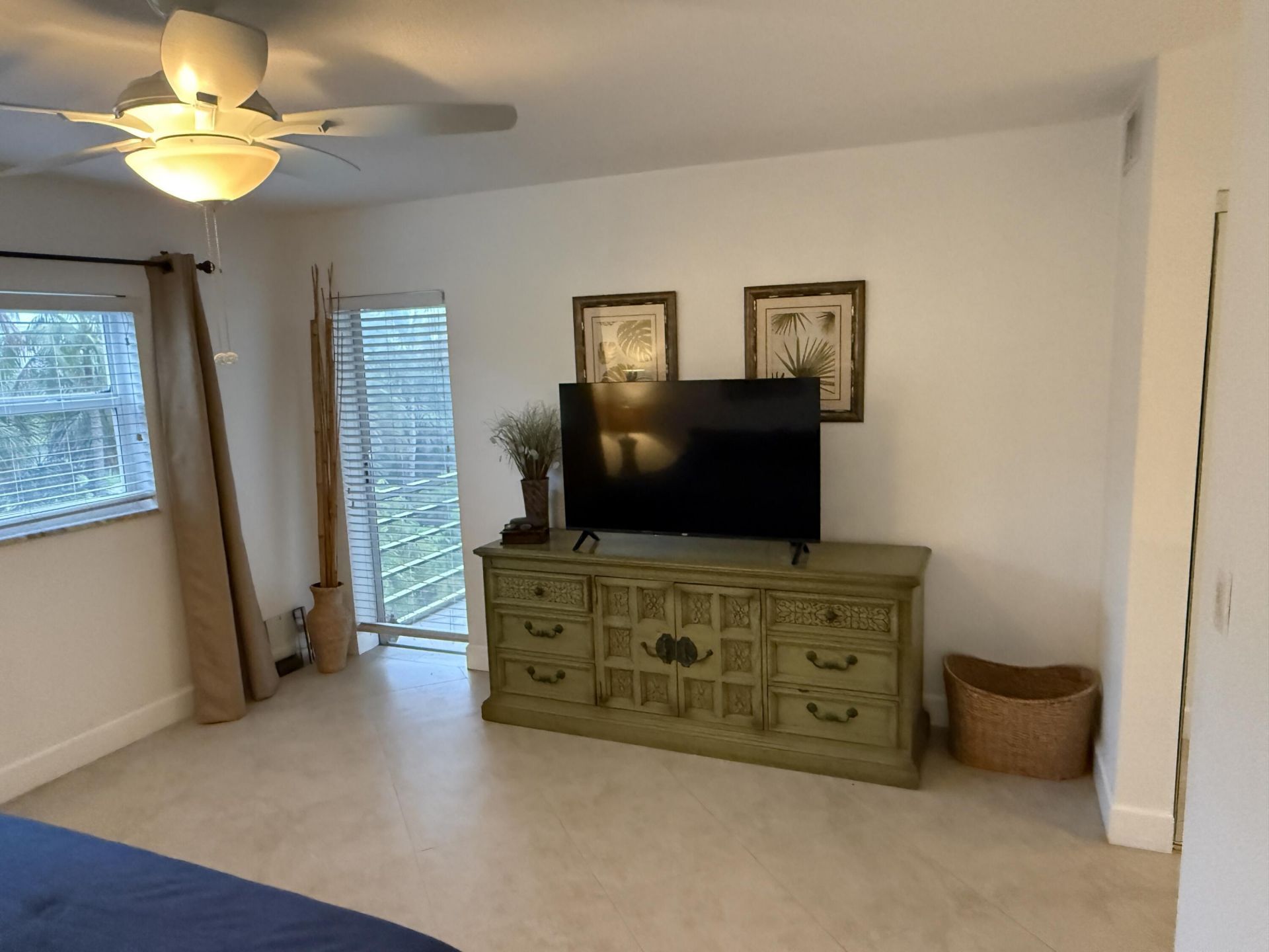 300 NE 14th Avenue, Unit 411, Hallandale Beach, FL 33009 Photo