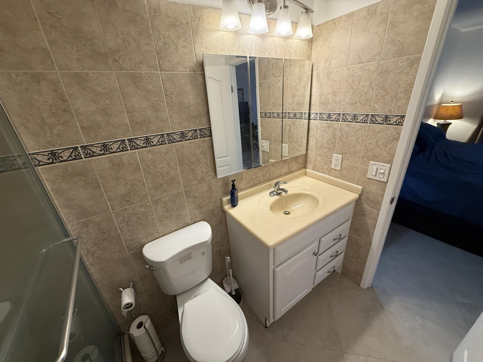 300 NE 14th Avenue, Unit 411, Hallandale Beach, FL 33009 Photo