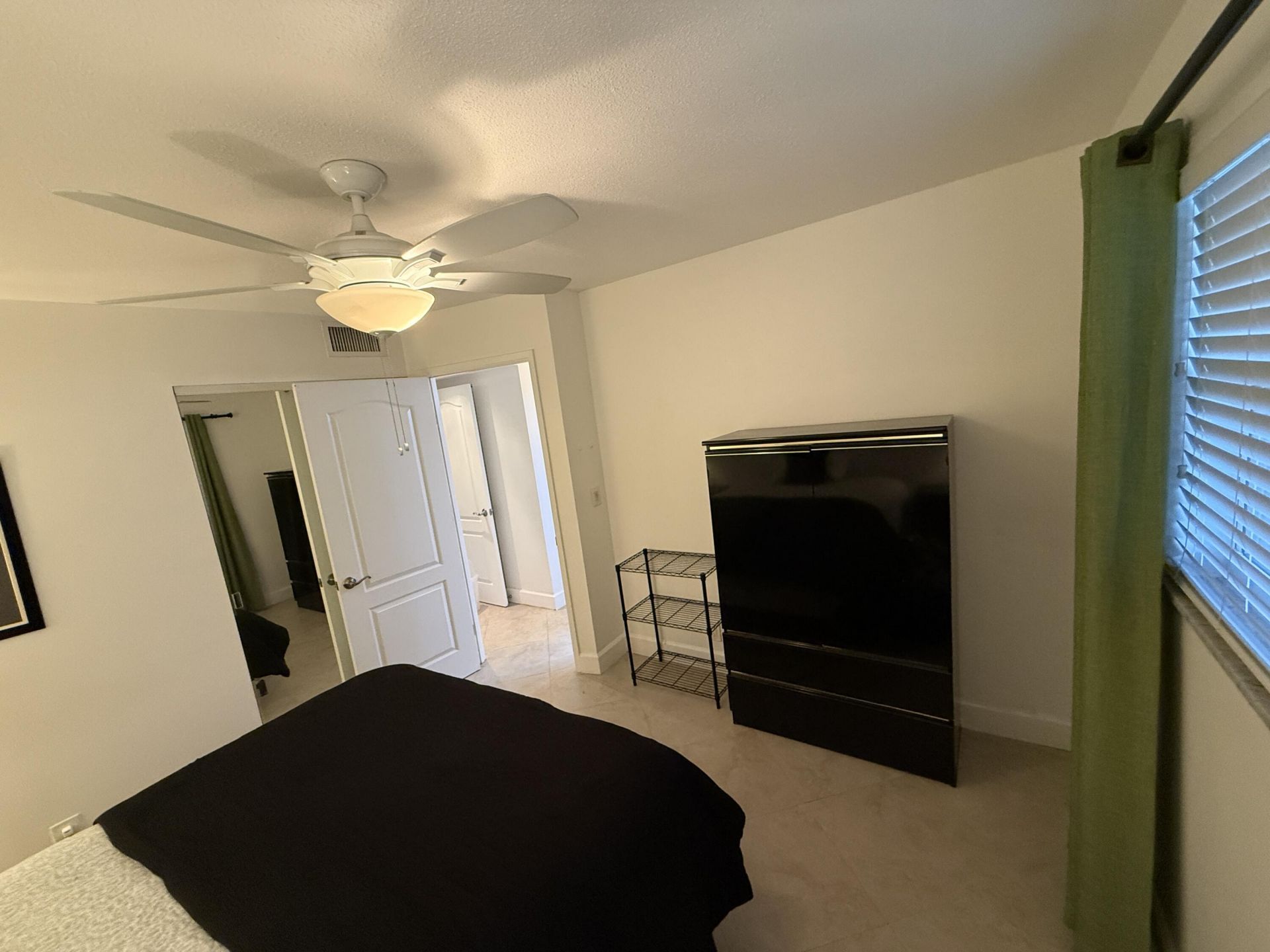 300 NE 14th Avenue, Unit 411, Hallandale Beach, FL 33009 Photo