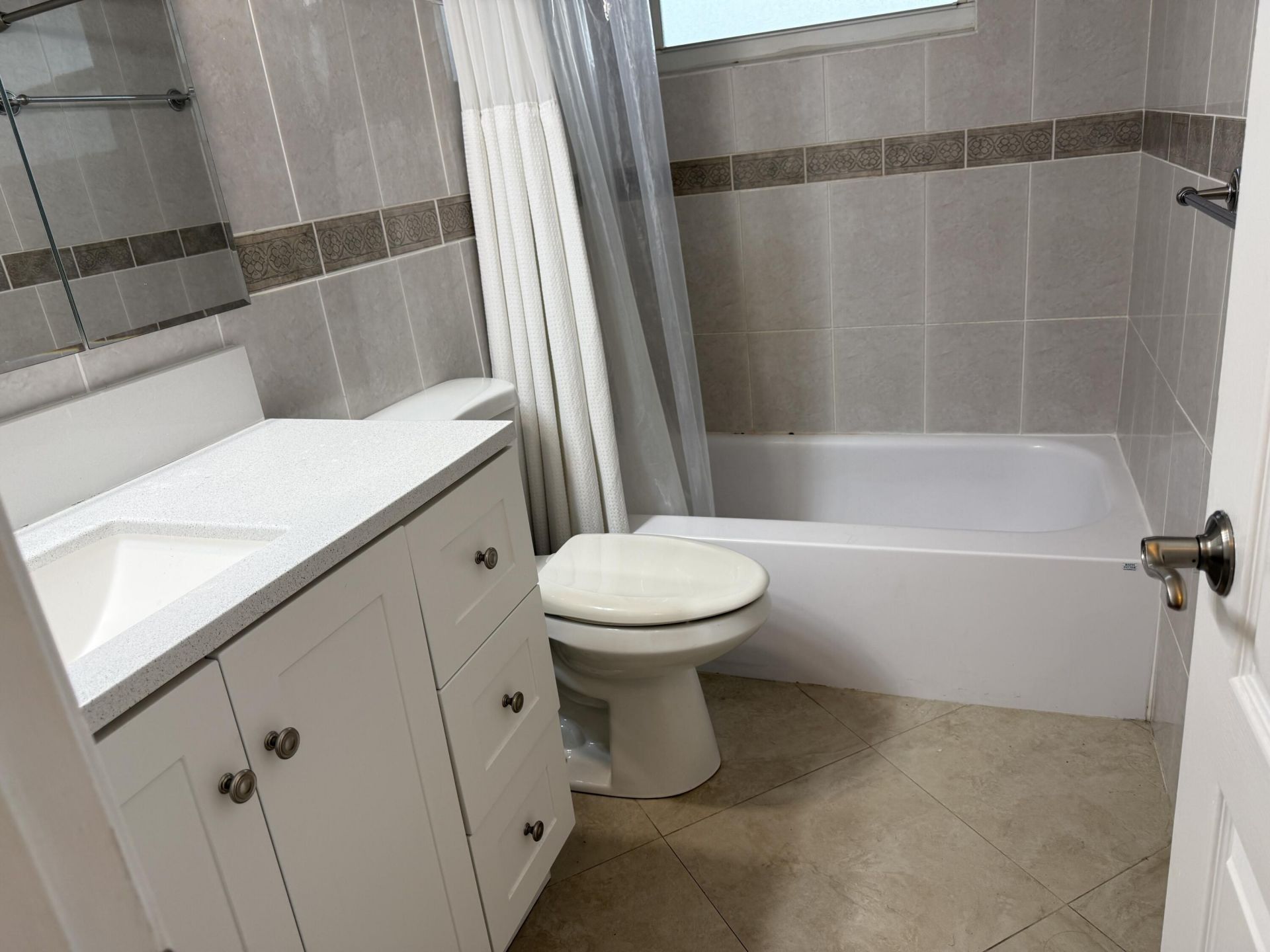 300 NE 14th Avenue, Unit 411, Hallandale Beach, FL 33009 Photo