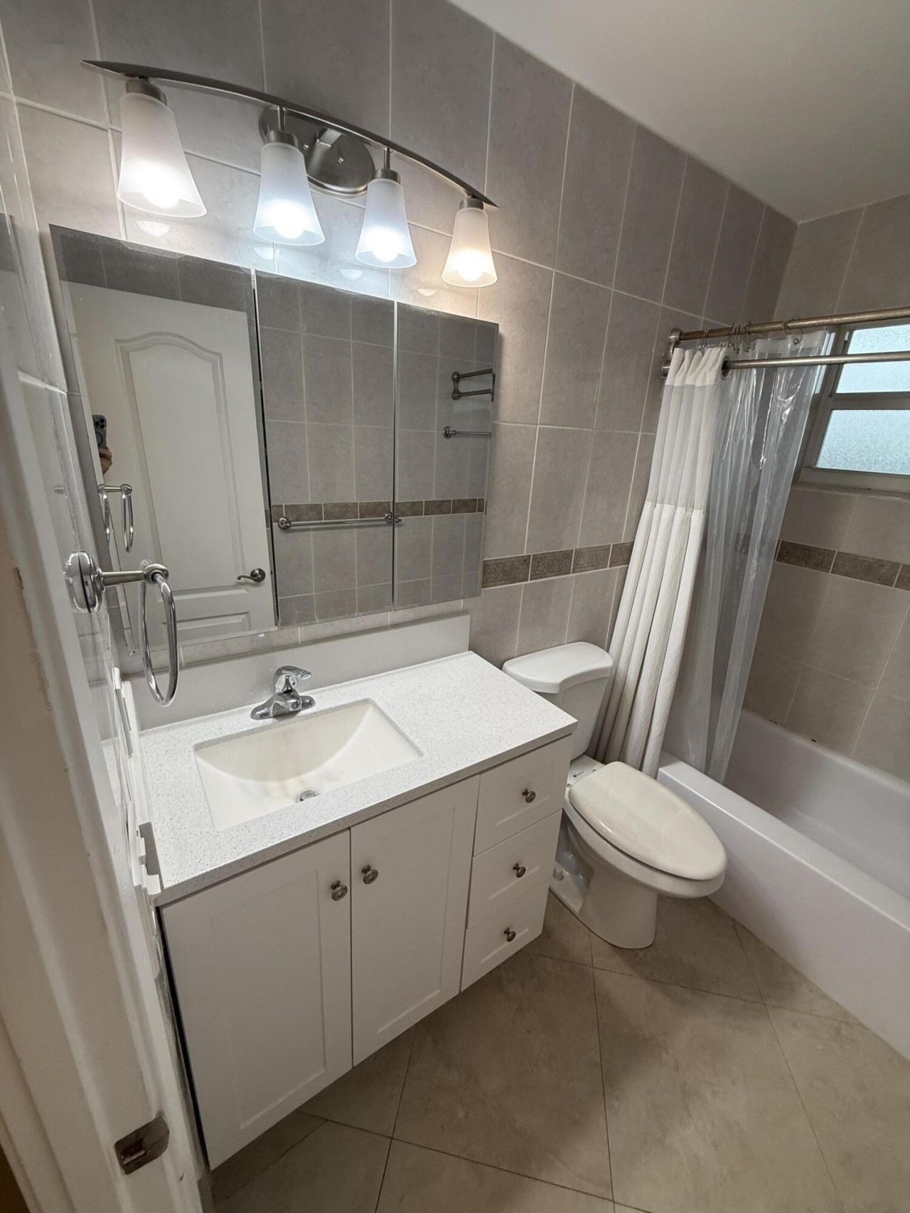 300 NE 14th Avenue, Unit 411, Hallandale Beach, FL 33009 Photo