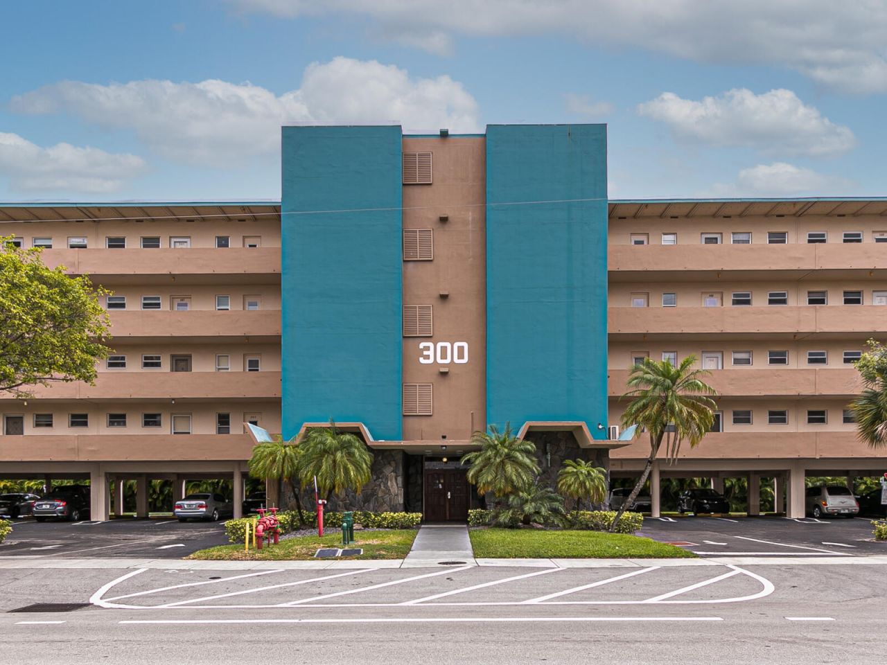 300 NE 14th Avenue, Unit 411, Hallandale Beach, FL 33009 Photo