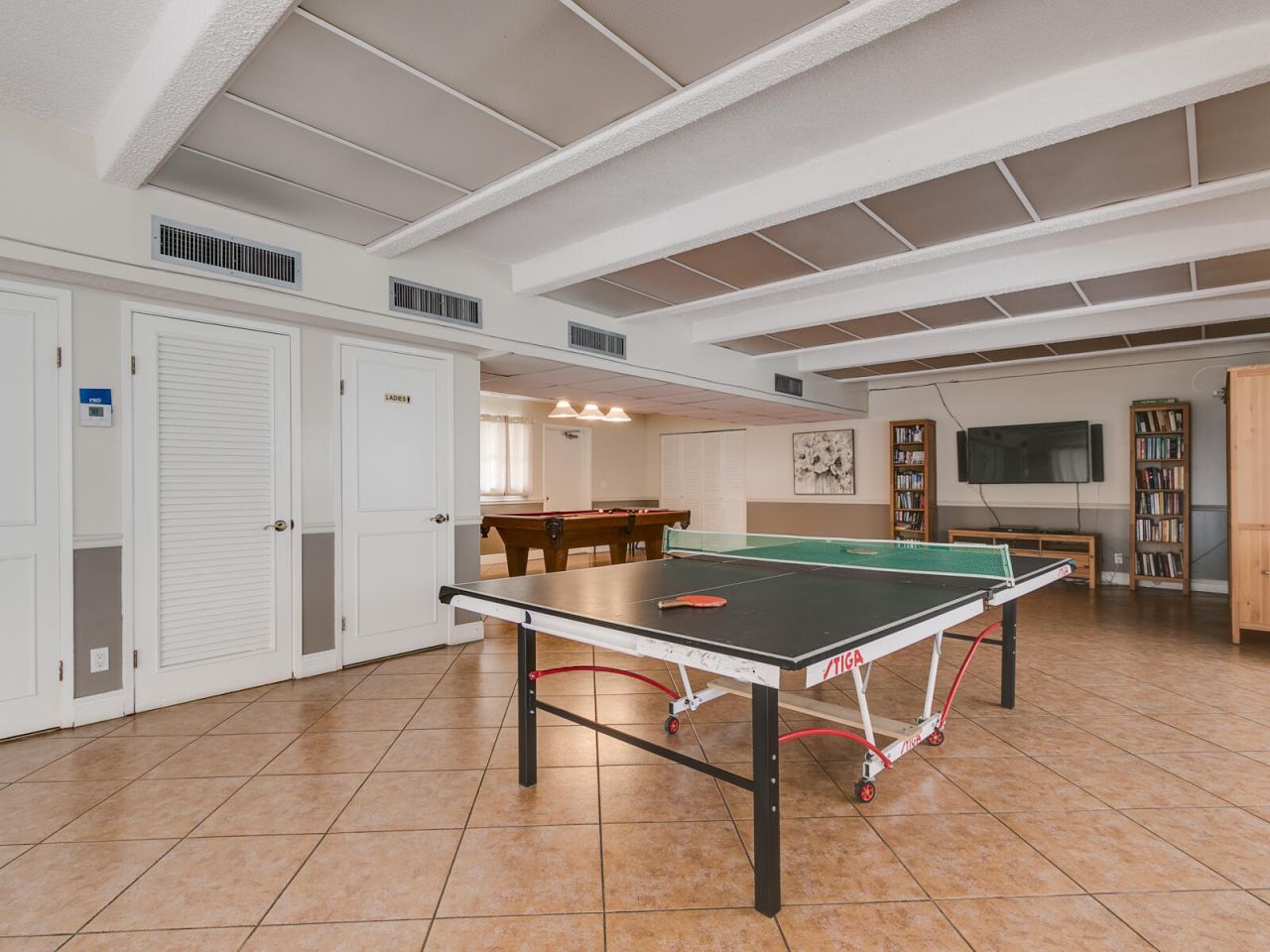 300 NE 14th Avenue, Unit 411, Hallandale Beach, FL 33009 Photo