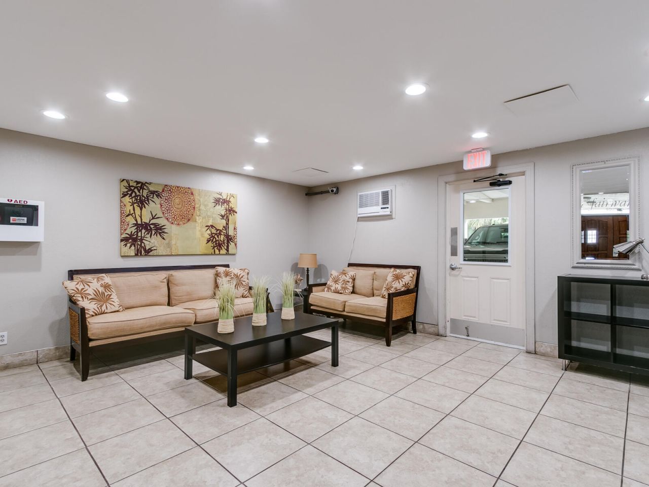 300 NE 14th Avenue, Unit 411, Hallandale Beach, FL 33009 Photo