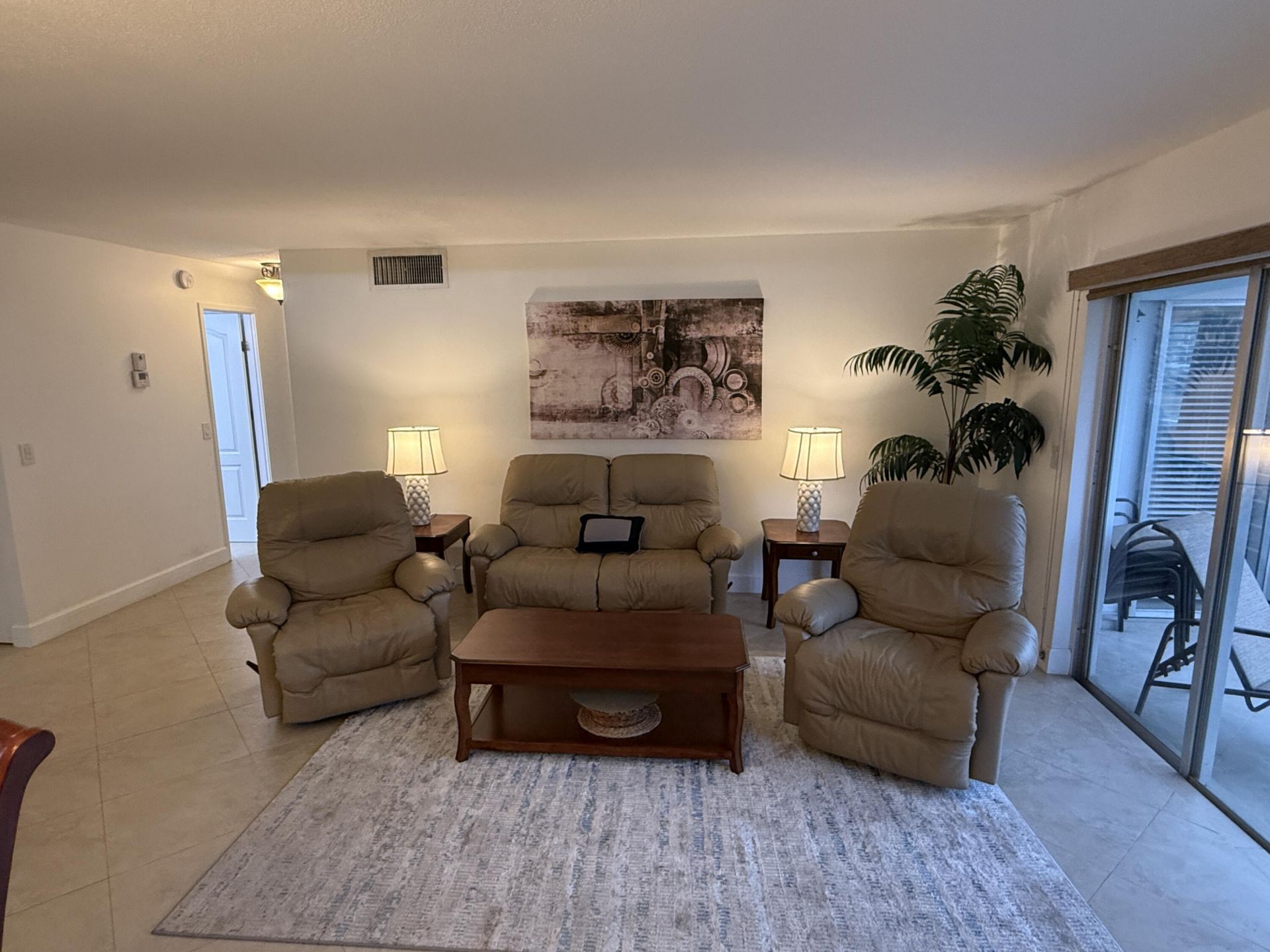 300 NE 14th Avenue, Unit 411, Hallandale Beach, FL 33009 Photo