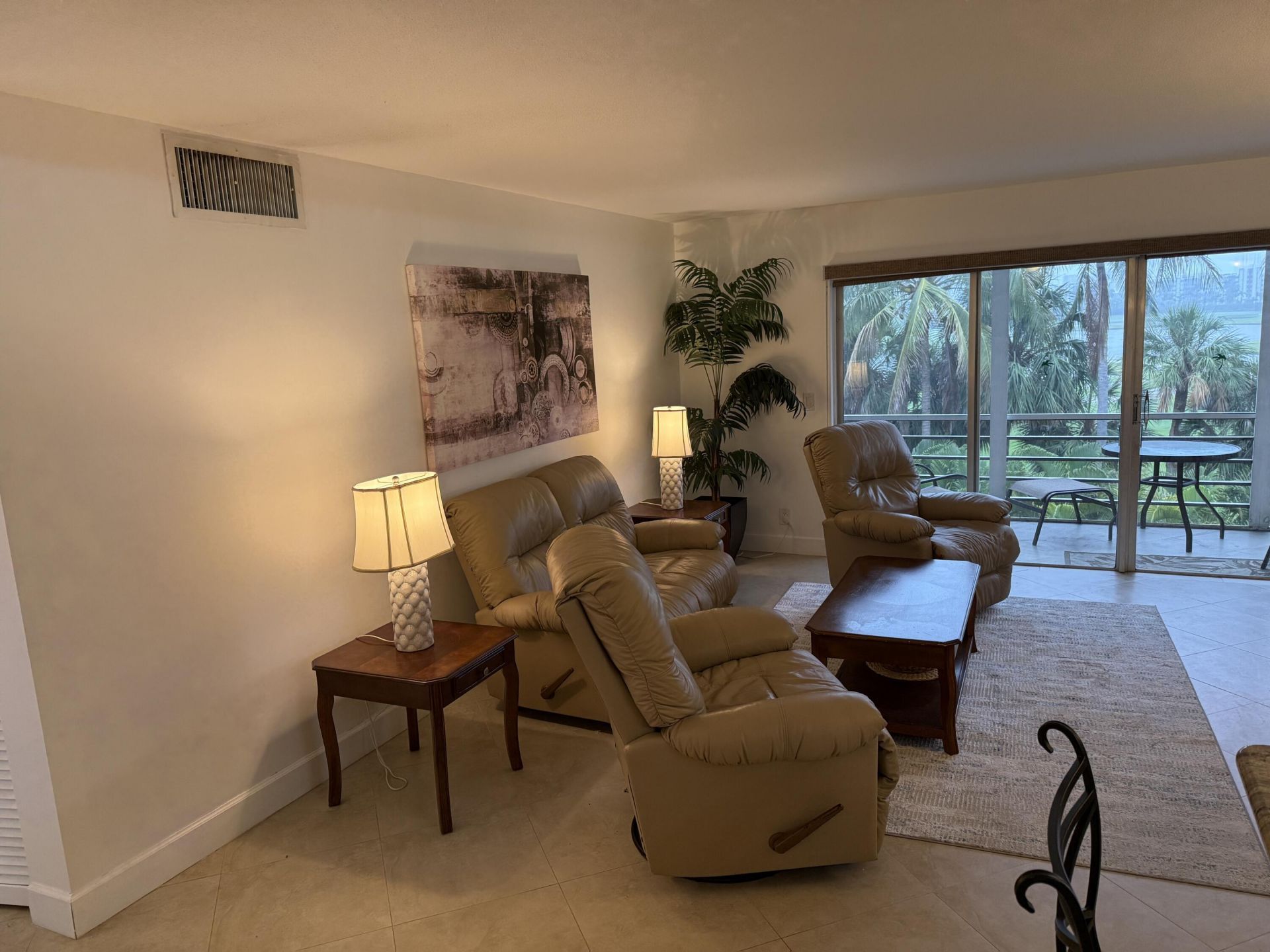 300 NE 14th Avenue, Unit 411, Hallandale Beach, FL 33009 Photo
