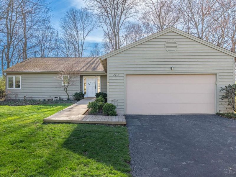 2237 Sweetbriar Lane, Cincinnati, OH 45239 Photo 1