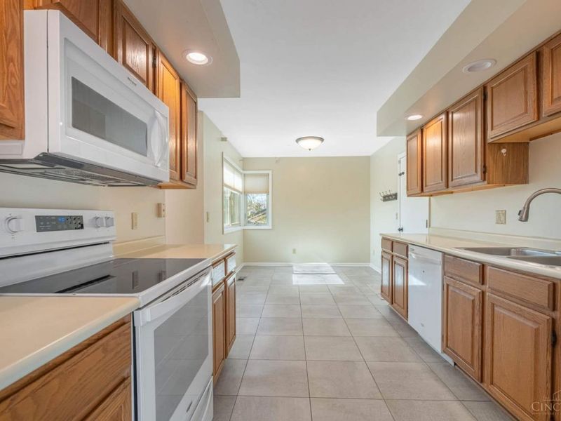 2237 Sweetbriar Lane, Cincinnati, OH 45239 Photo 8