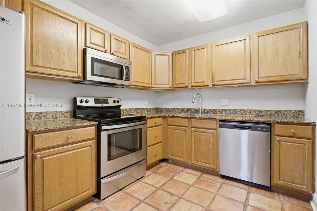 2500 Parkview Dr, Unit 415, Hallandale Beach, FL 33009 Photo