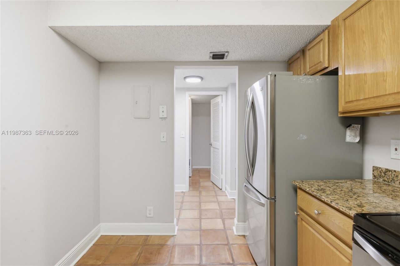 2500 Parkview Dr, Unit 415, Hallandale Beach, FL 33009 Photo