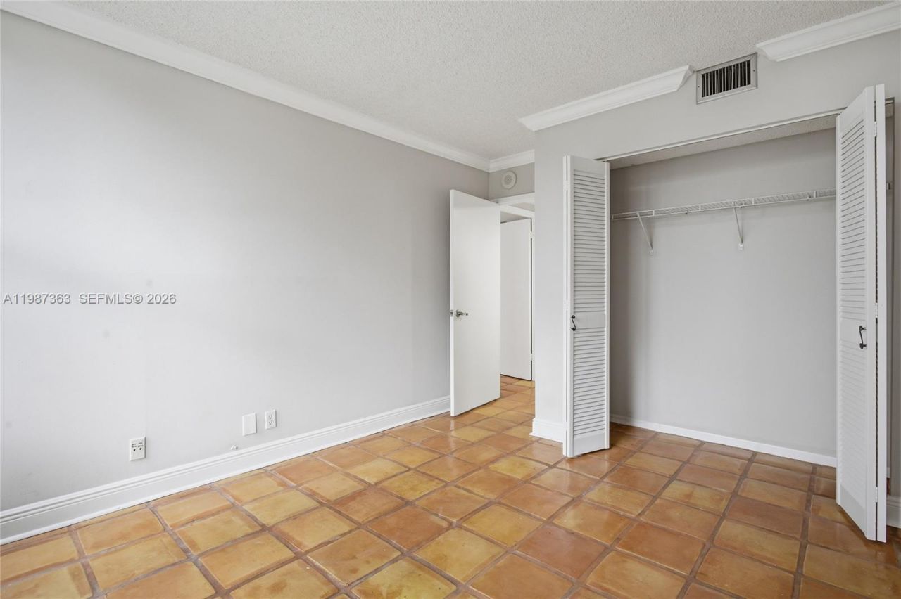 2500 Parkview Dr, Unit 415, Hallandale Beach, FL 33009 Photo