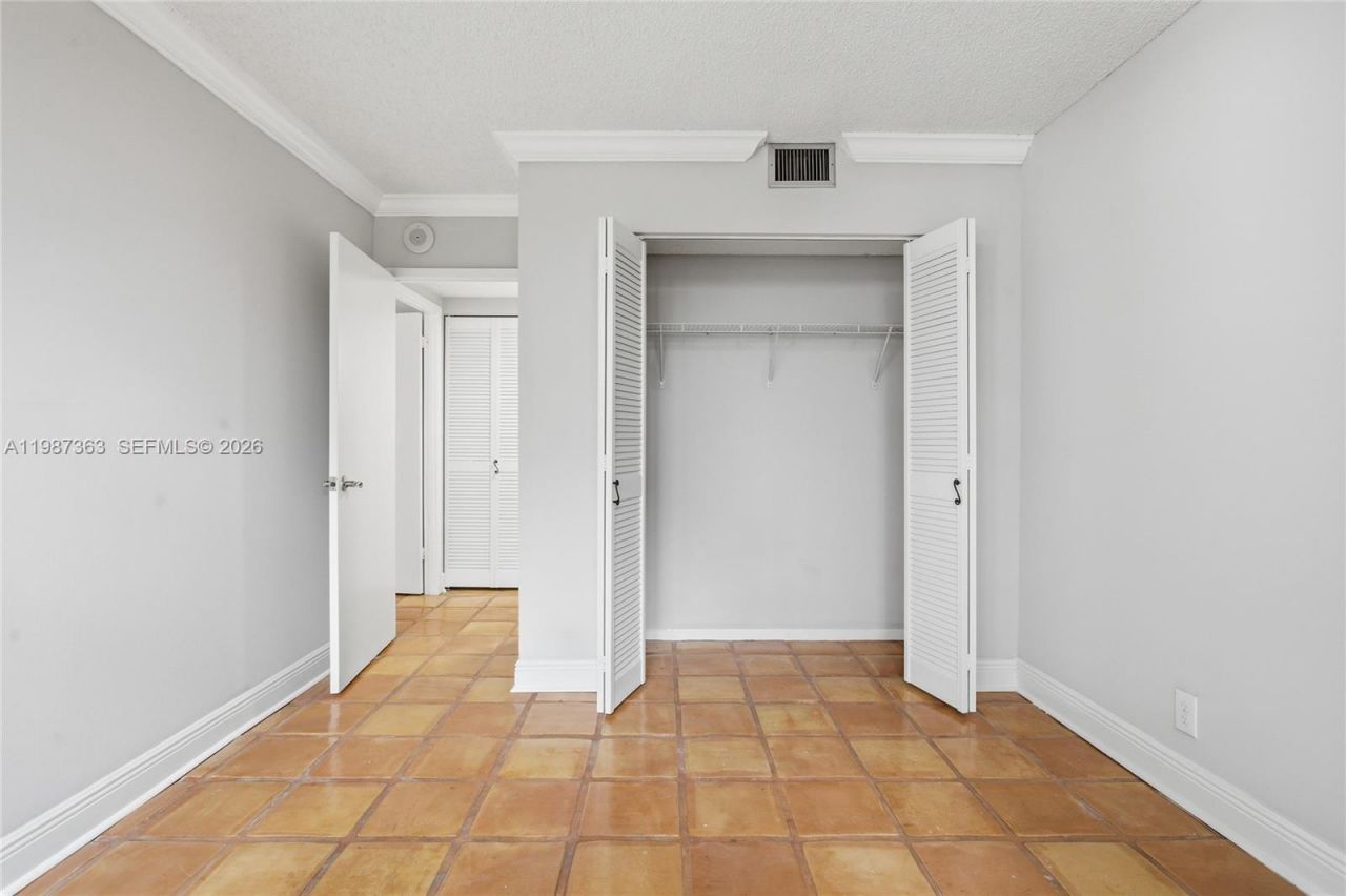 2500 Parkview Dr, Unit 415, Hallandale Beach, FL 33009 Photo