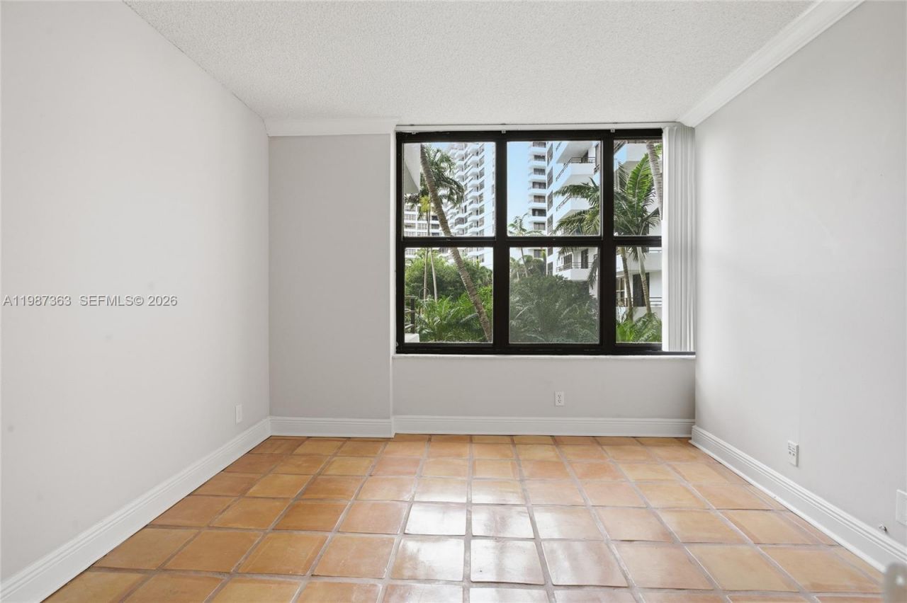 2500 Parkview Dr, Unit 415, Hallandale Beach, FL 33009 Photo