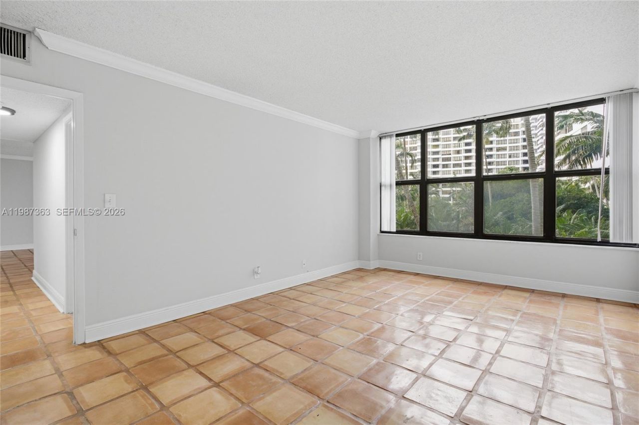 2500 Parkview Dr, Unit 415, Hallandale Beach, FL 33009 Photo