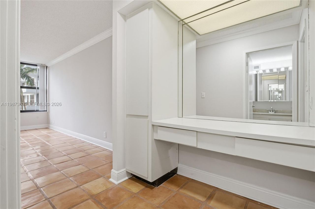 2500 Parkview Dr, Unit 415, Hallandale Beach, FL 33009 Photo