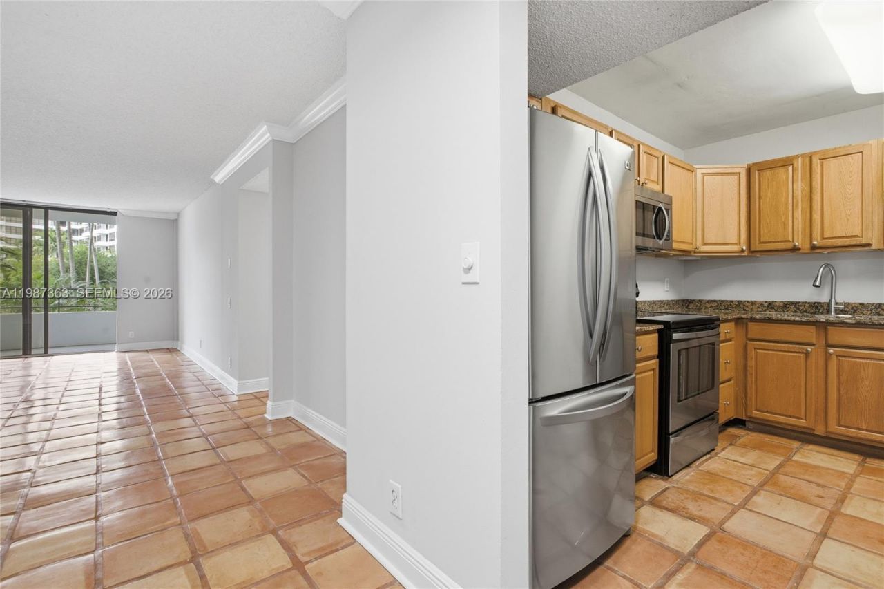 2500 Parkview Dr, Unit 415, Hallandale Beach, FL 33009 Photo