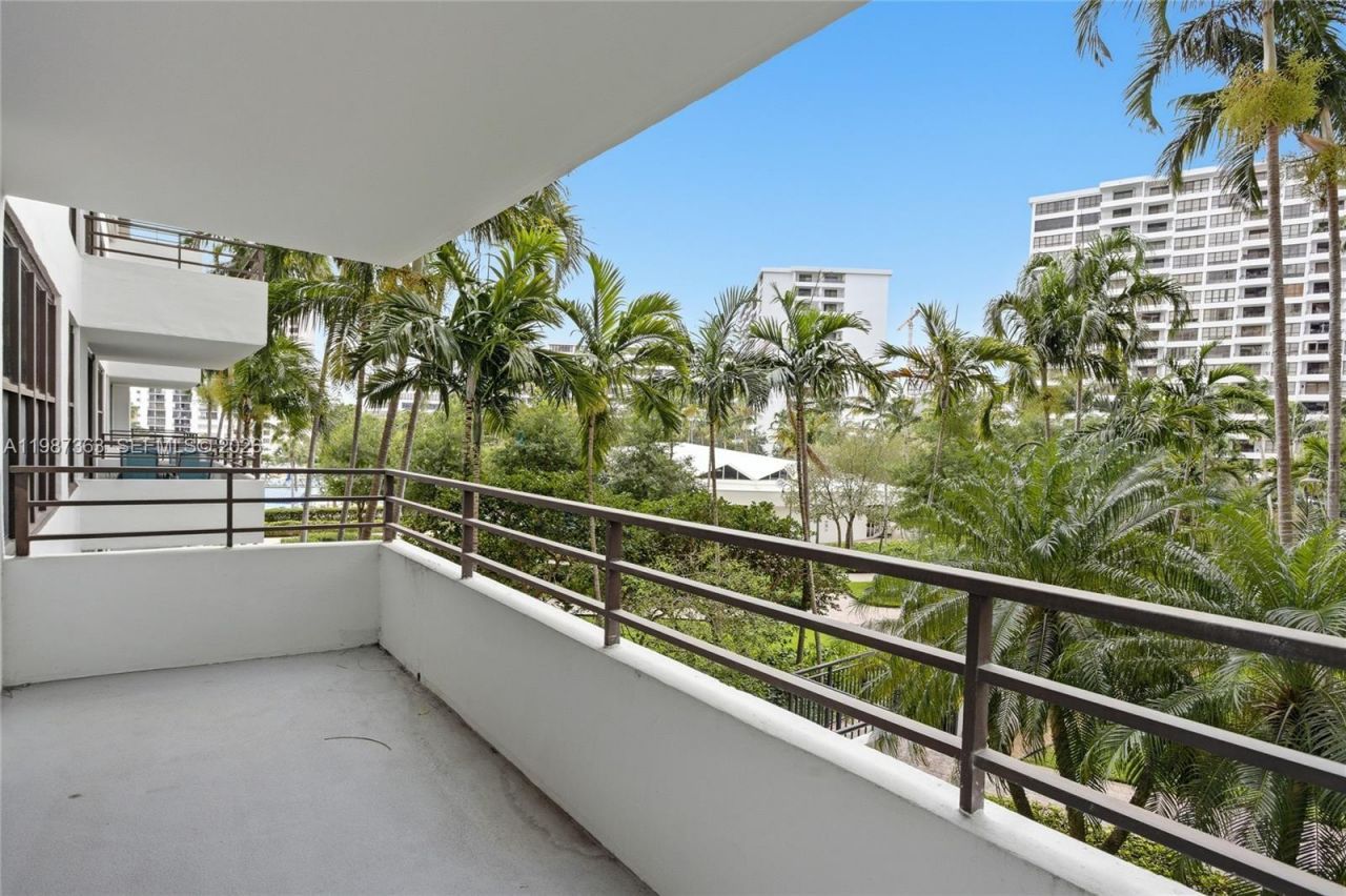 2500 Parkview Dr, Unit 415, Hallandale Beach, FL 33009 Photo