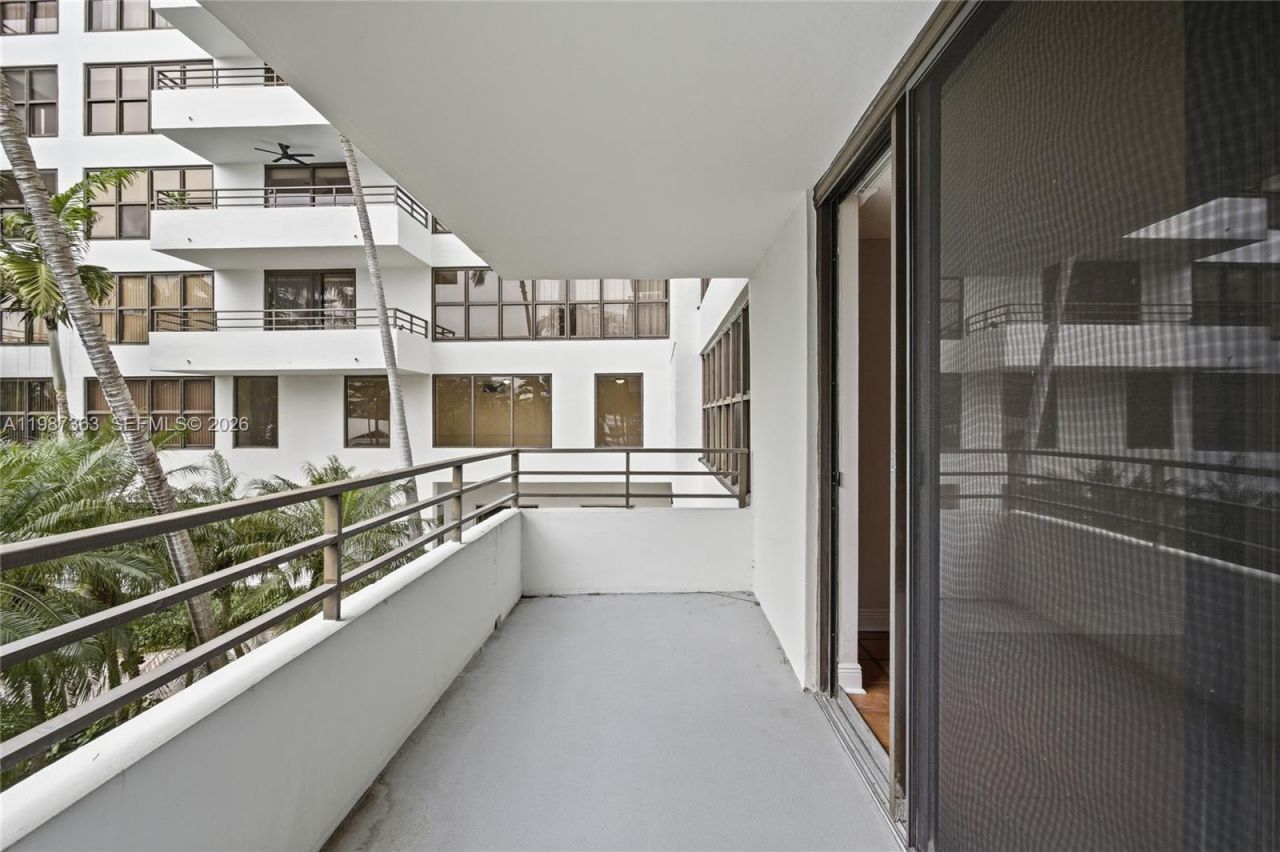 2500 Parkview Dr, Unit 415, Hallandale Beach, FL 33009 Photo