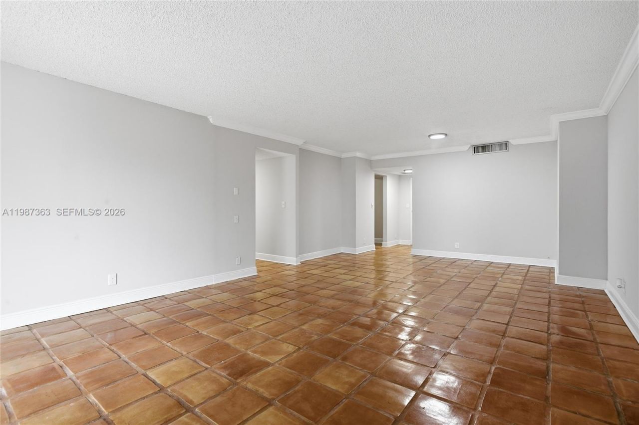 2500 Parkview Dr, Unit 415, Hallandale Beach, FL 33009 Photo