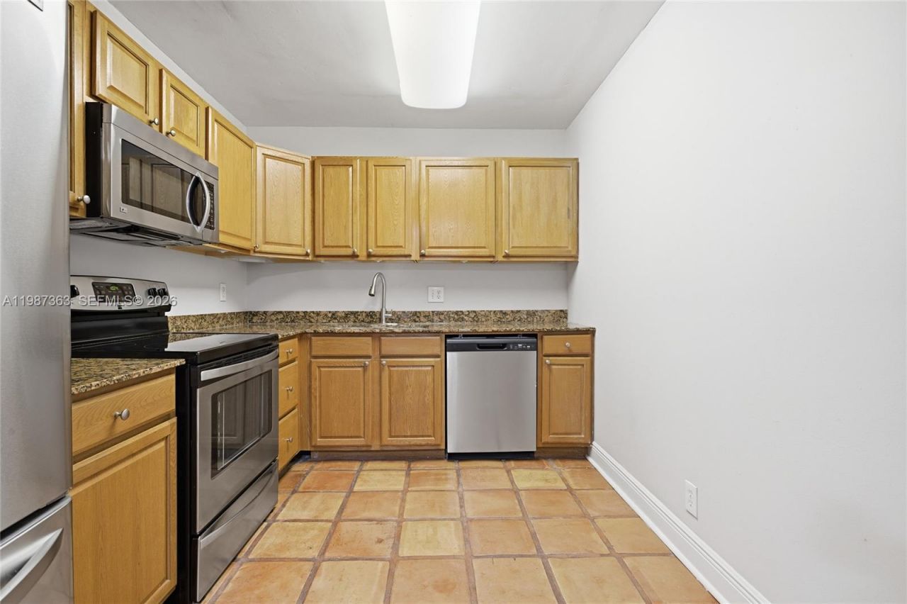 2500 Parkview Dr, Unit 415, Hallandale Beach, FL 33009 Photo