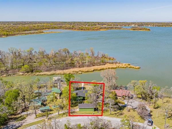 9520 Heron Drive, Fort Worth, TX 76108