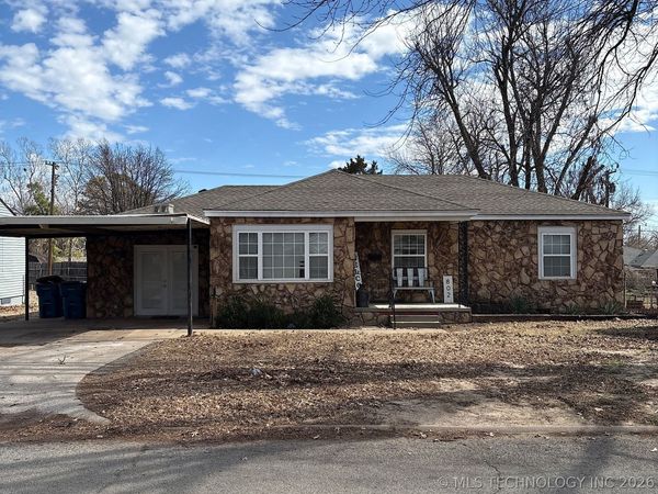 802 S Howerton Avenue , Cushing, OK 74023