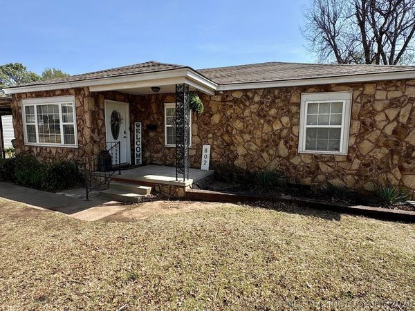 802 S Howerton Avenue , Cushing, OK 74023