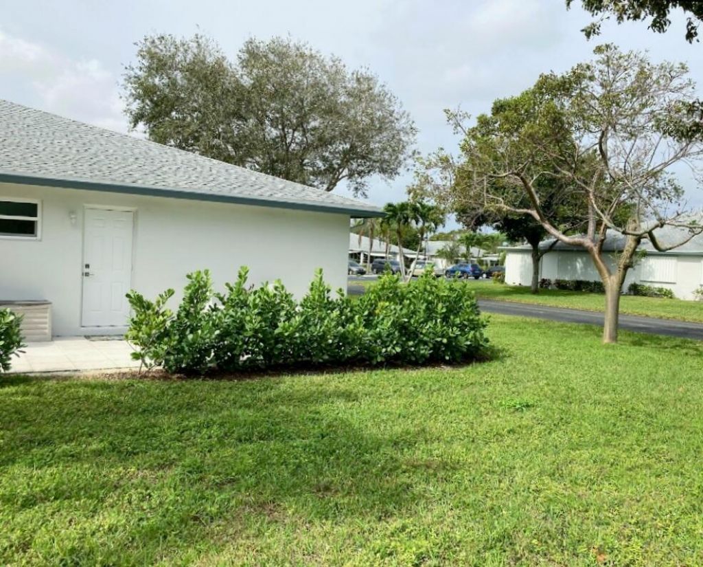 1155 S Drive Circle, Unit A, Delray Beach, FL 33445 Photo