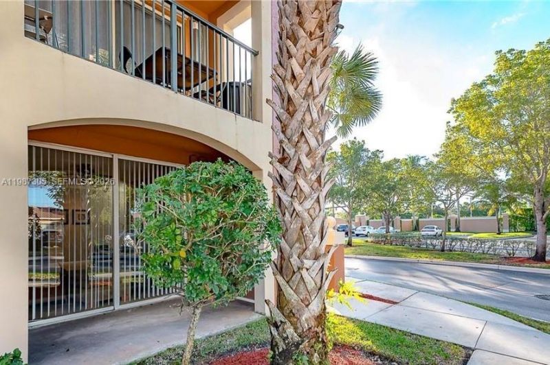 8000 N Nob Hill Rd, Unit 107, Tamarac, FL 33321 Photo