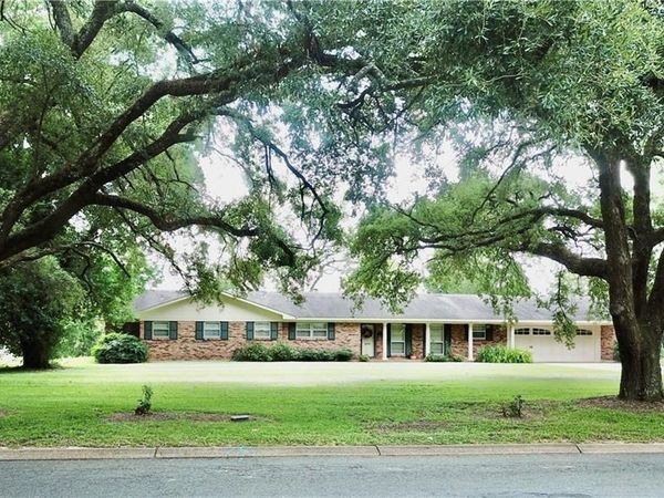 713 PARKWAY Drive, Natchitoches, LA 71457