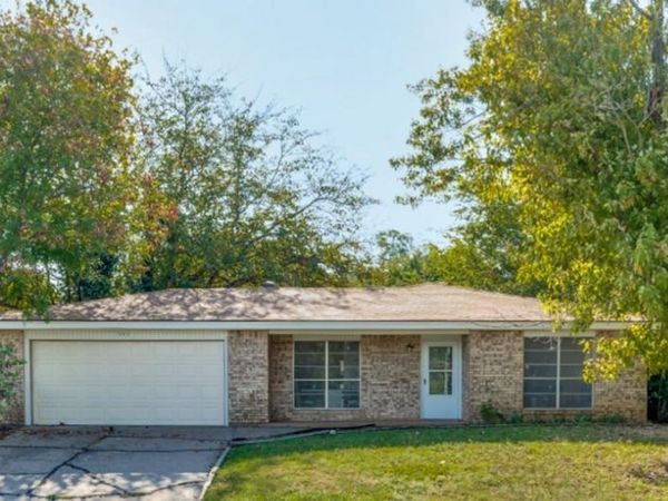 1505 N Matthews Street , Bowie, TX 76230