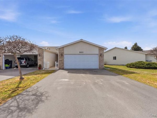 802 Crystal Lane, Marysville, MI 48040