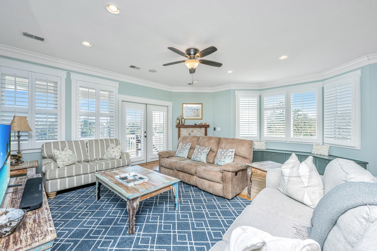 4 Sharks Tooth Circle Photo 11