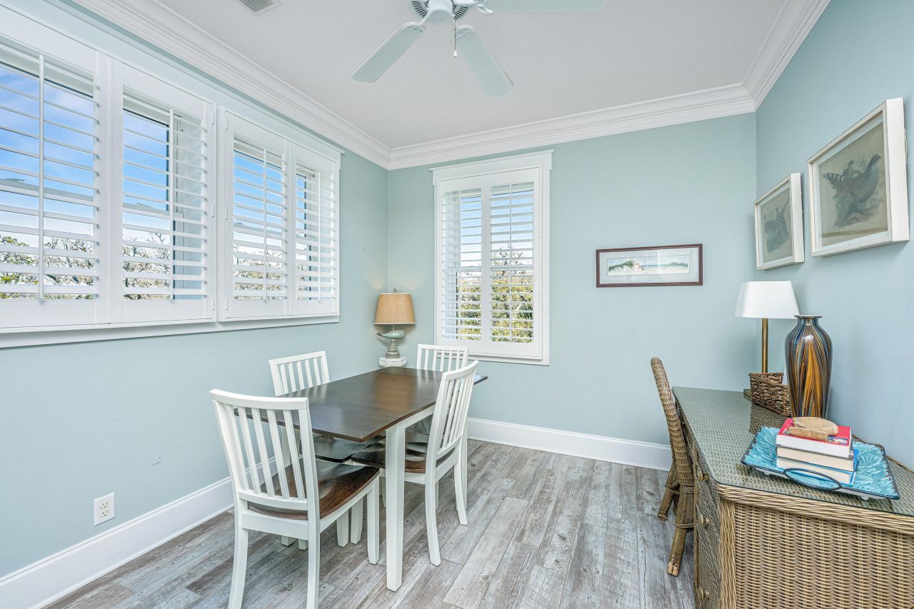 4 Sharks Tooth Circle Photo 30