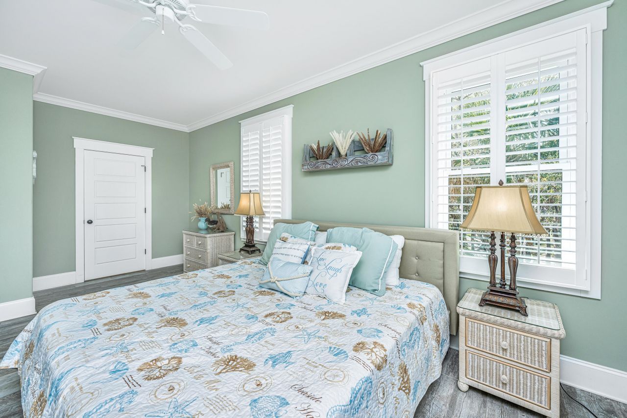 4 Sharks Tooth Circle Photo 39