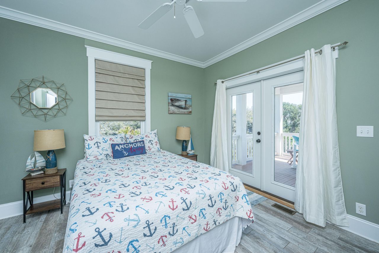 4 Sharks Tooth Circle Photo 50