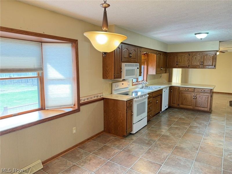 8258 S Elyria Road, Shreve, OH 44676 Photo 6
