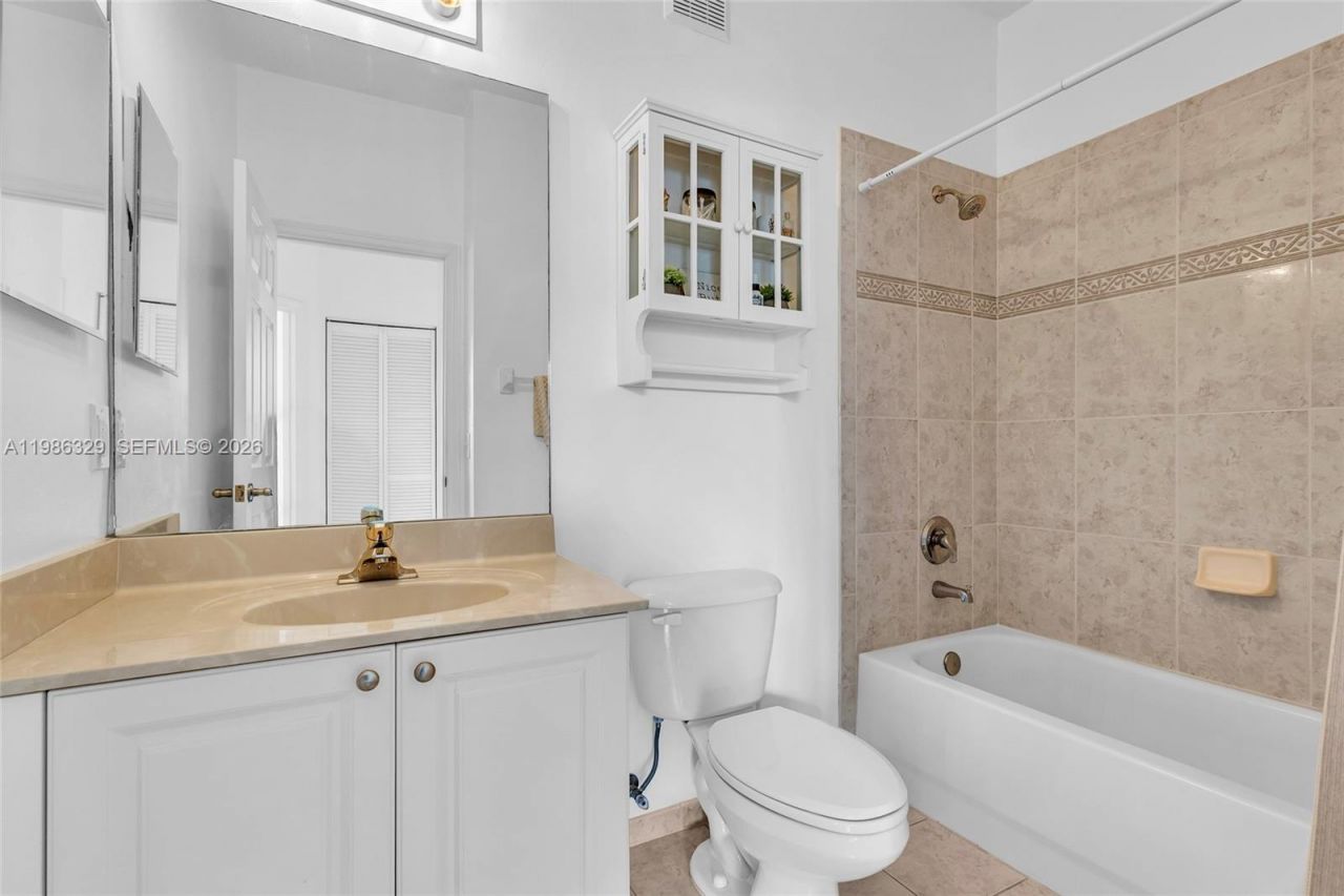 2905 Crestwood Ter , Unit 3203, Margate, FL 33063 Photo