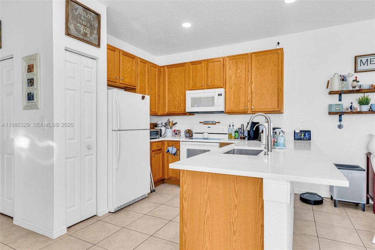 2905 Crestwood Ter , Unit 3203, Margate, FL 33063 Photo