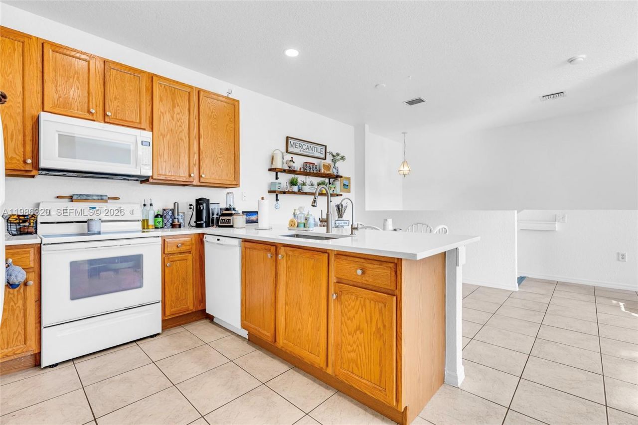 2905 Crestwood Ter , Unit 3203, Margate, FL 33063 Photo