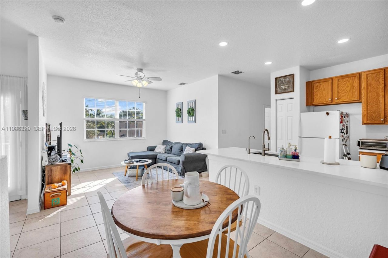 2905 Crestwood Ter , Unit 3203, Margate, FL 33063 Photo