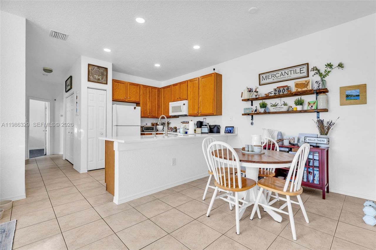 2905 Crestwood Ter , Unit 3203, Margate, FL 33063 Photo