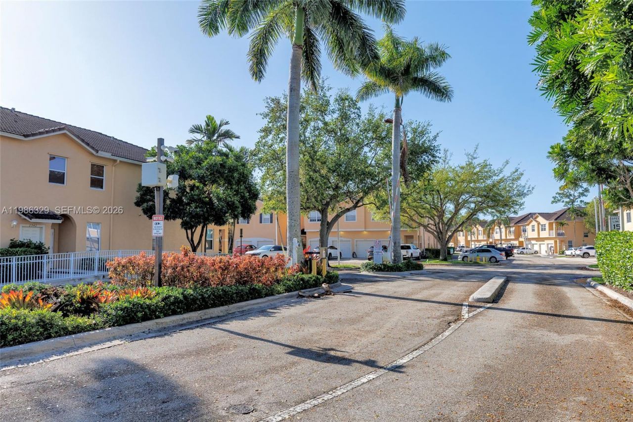 2905 Crestwood Ter , Unit 3203, Margate, FL 33063 Photo